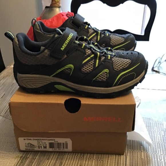 New Boy's Merrill Trail Chaser Sneakers--Size 1M, Navy and Green - Picture 1 of 3